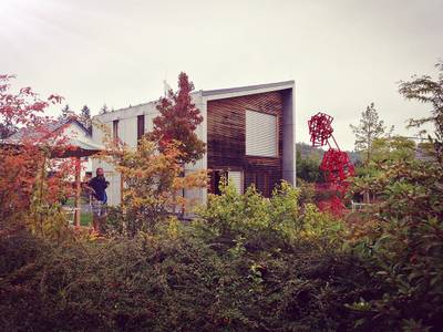 3 Heads sculpture by Jakub Flejšar — view 3