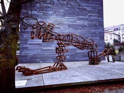 Disintegration sculpture by Jakub Flejšar — view 2