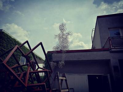 Invisible Man sculpture by Jakub Flejšar — view 2