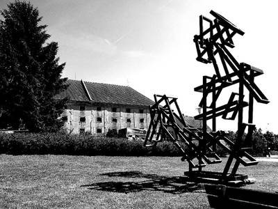 The Attempt to Levitate sculpture by Jakub Flejšar — view 1